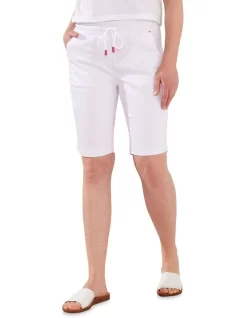 Relaxed Short In White