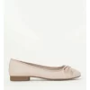 Basque Yuri Flat Shoes In Beige