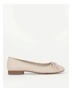 Basque Yuri Flat Shoes In Beige