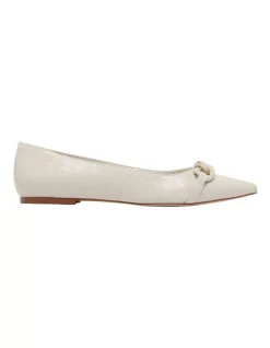 Nine West Brinks Flat In Cream