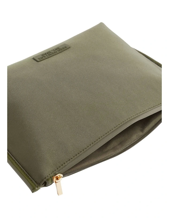 Heritage Logo Pouch In Dark Fern 5 Heritage Logo Pouch In Dark Fern - Image 3